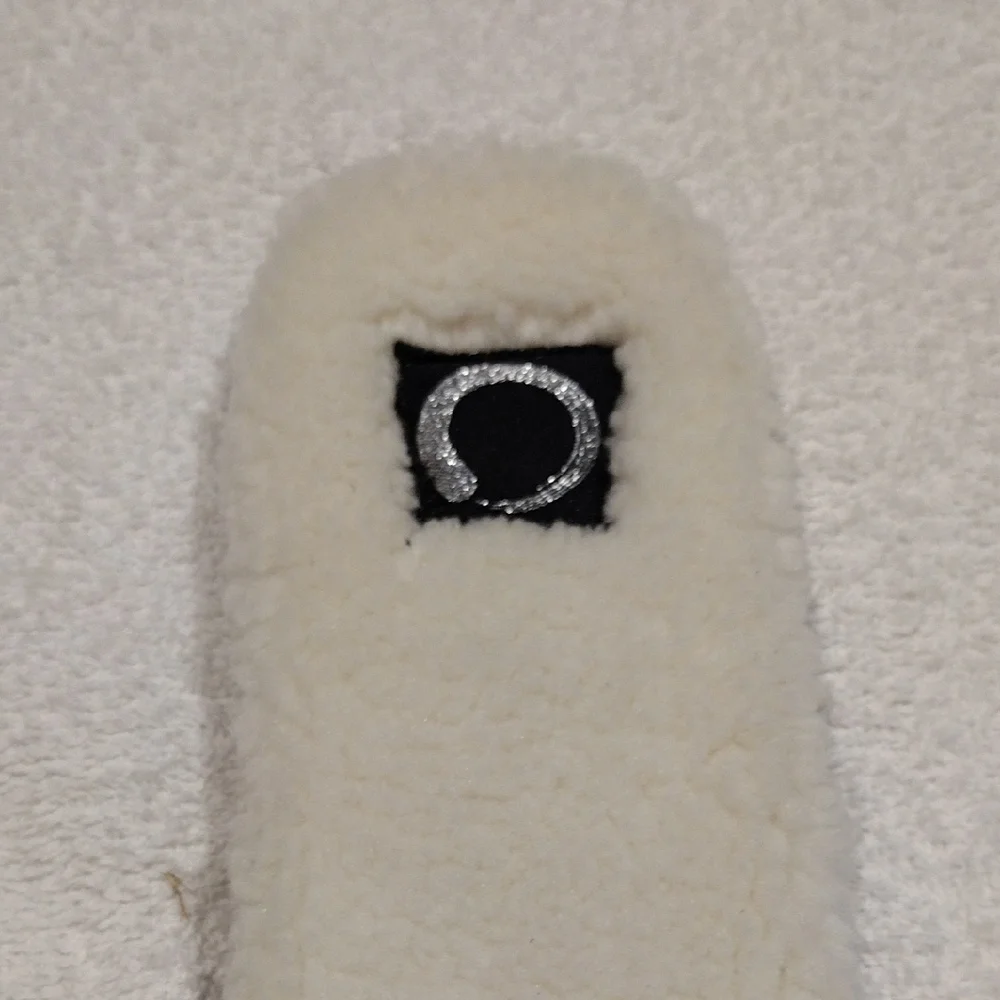Cozy White Fuzzy Slippers - Picture 4 of 4